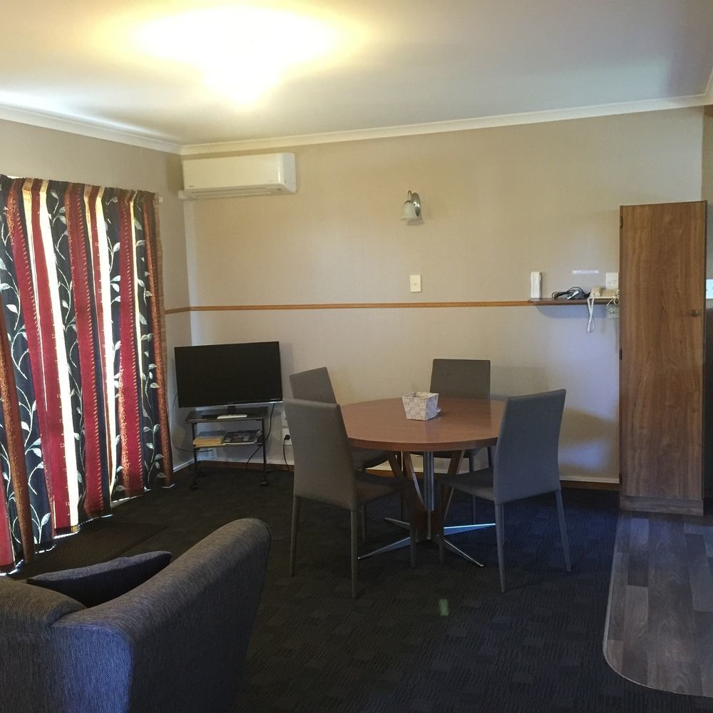 Dunrovin Motel Taupo Exterior photo