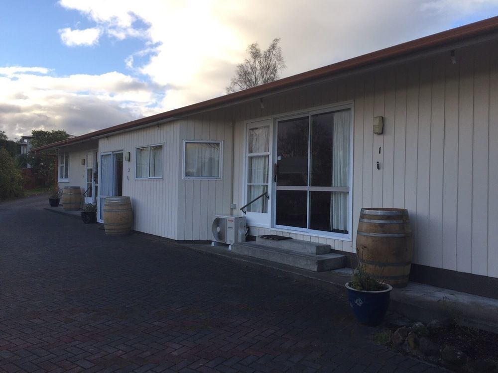 Dunrovin Motel Taupo Exterior photo