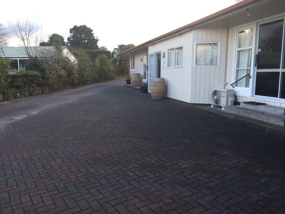 Dunrovin Motel Taupo Exterior photo