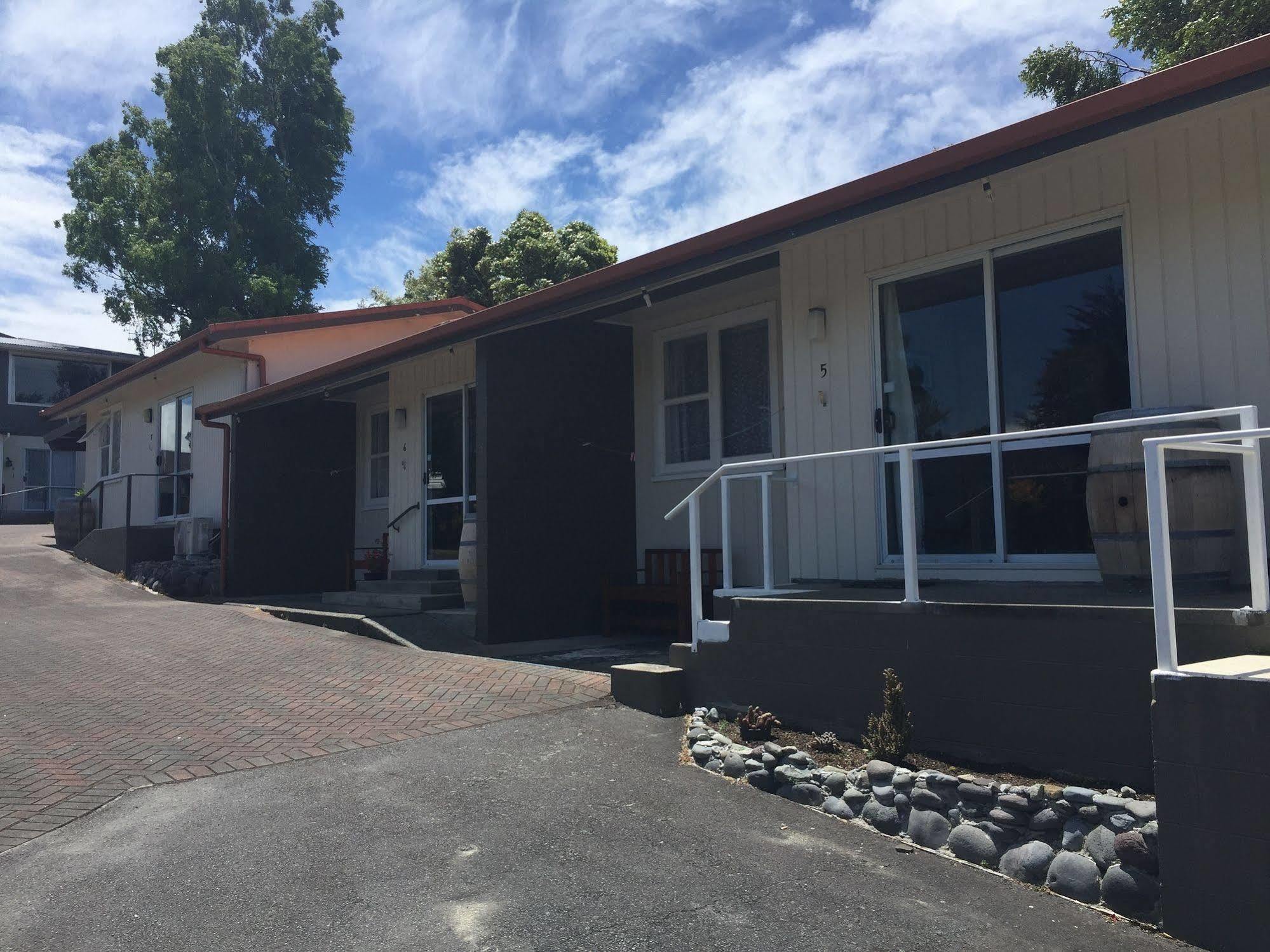 Dunrovin Motel Taupo Exterior photo