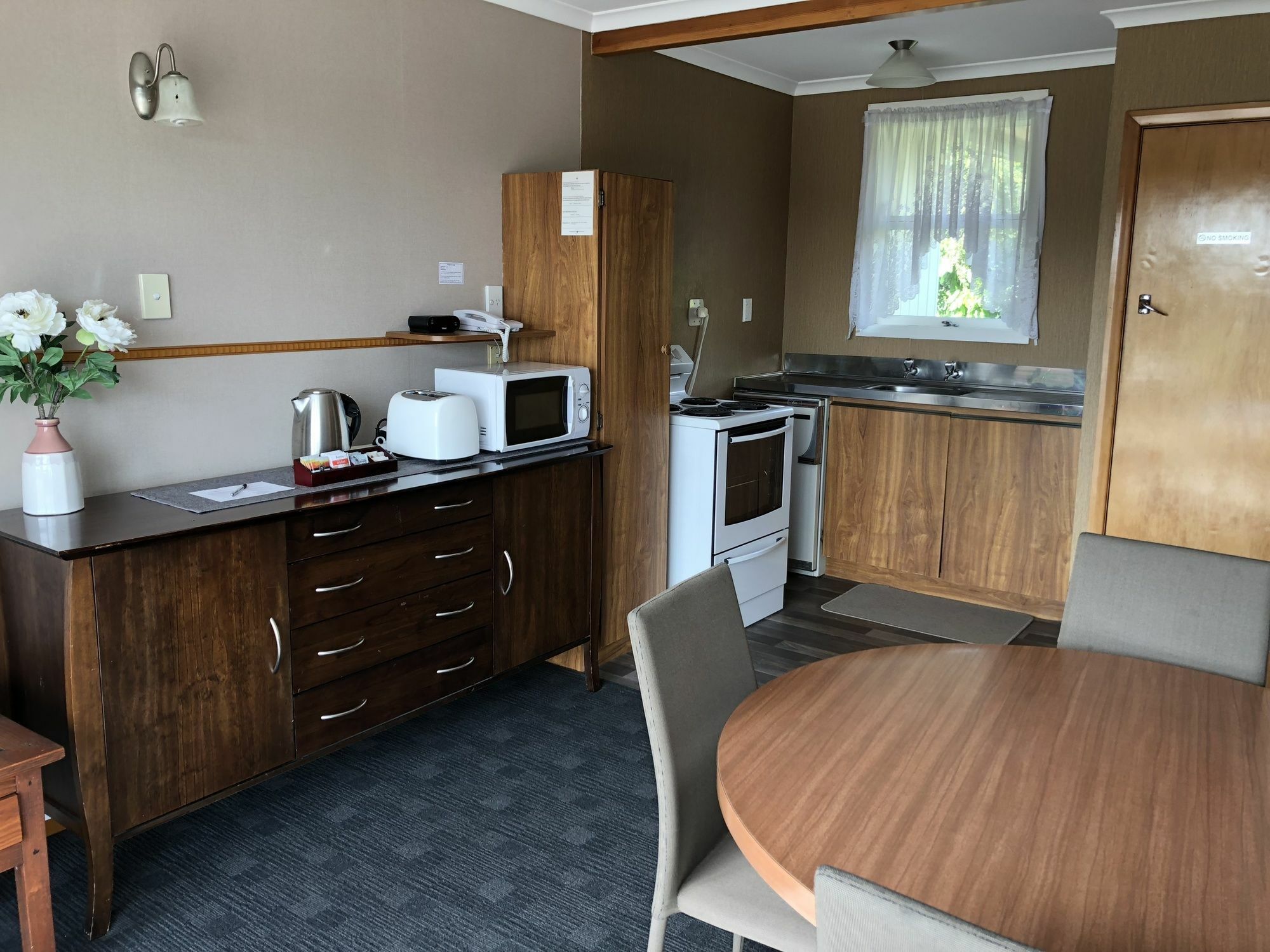Dunrovin Motel Taupo Exterior photo