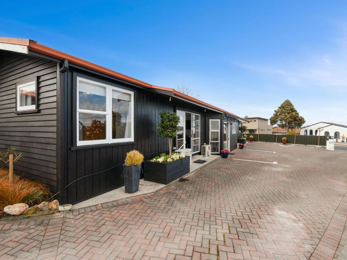 Dunrovin Motel Taupo Exterior photo